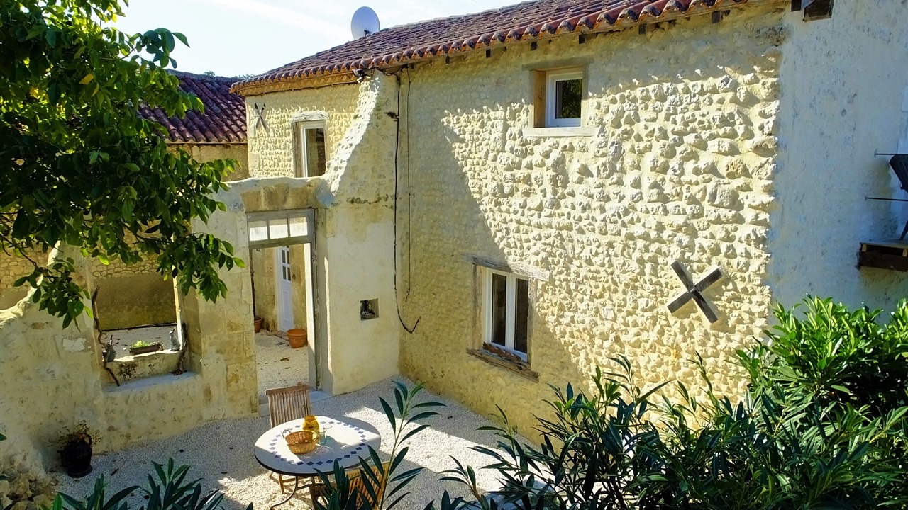 Photo of Outdoor in Montmoreau-Saint-Cybard