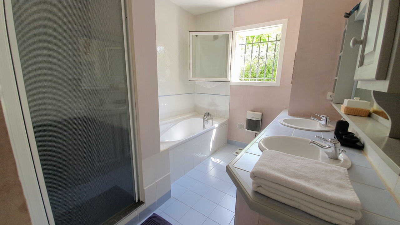 Photo of Bathroom in Forcalqueiret
