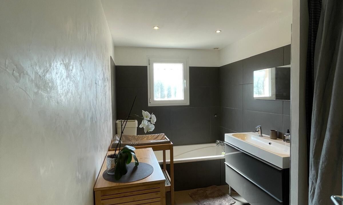 Photo of Bathroom in Saint-Jean-d'Illac
