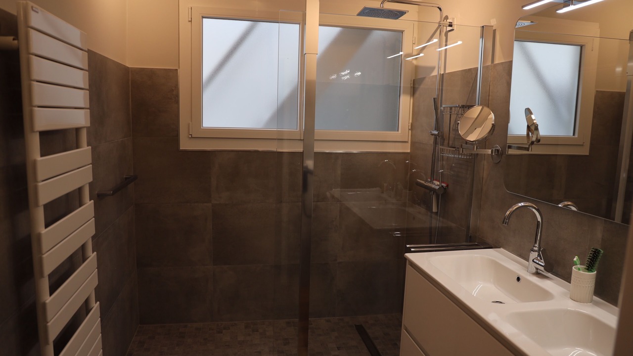 Photo of Bathroom in Lanton