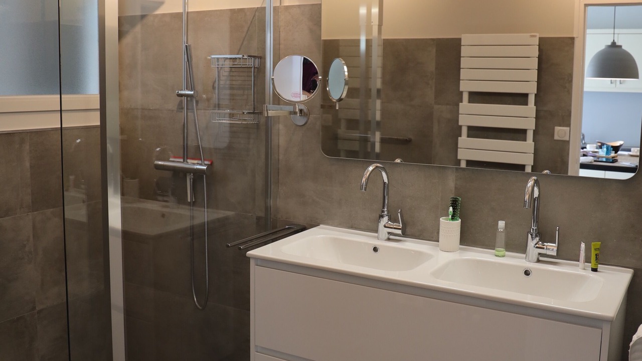Photo of Bathroom in Lanton