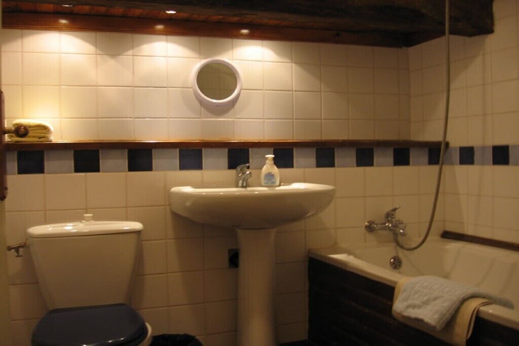 Photo of Bathroom in Gibourne