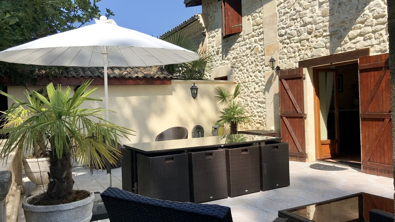 Photo of Patio Balcony in Saint-Christoly-de-Blaye