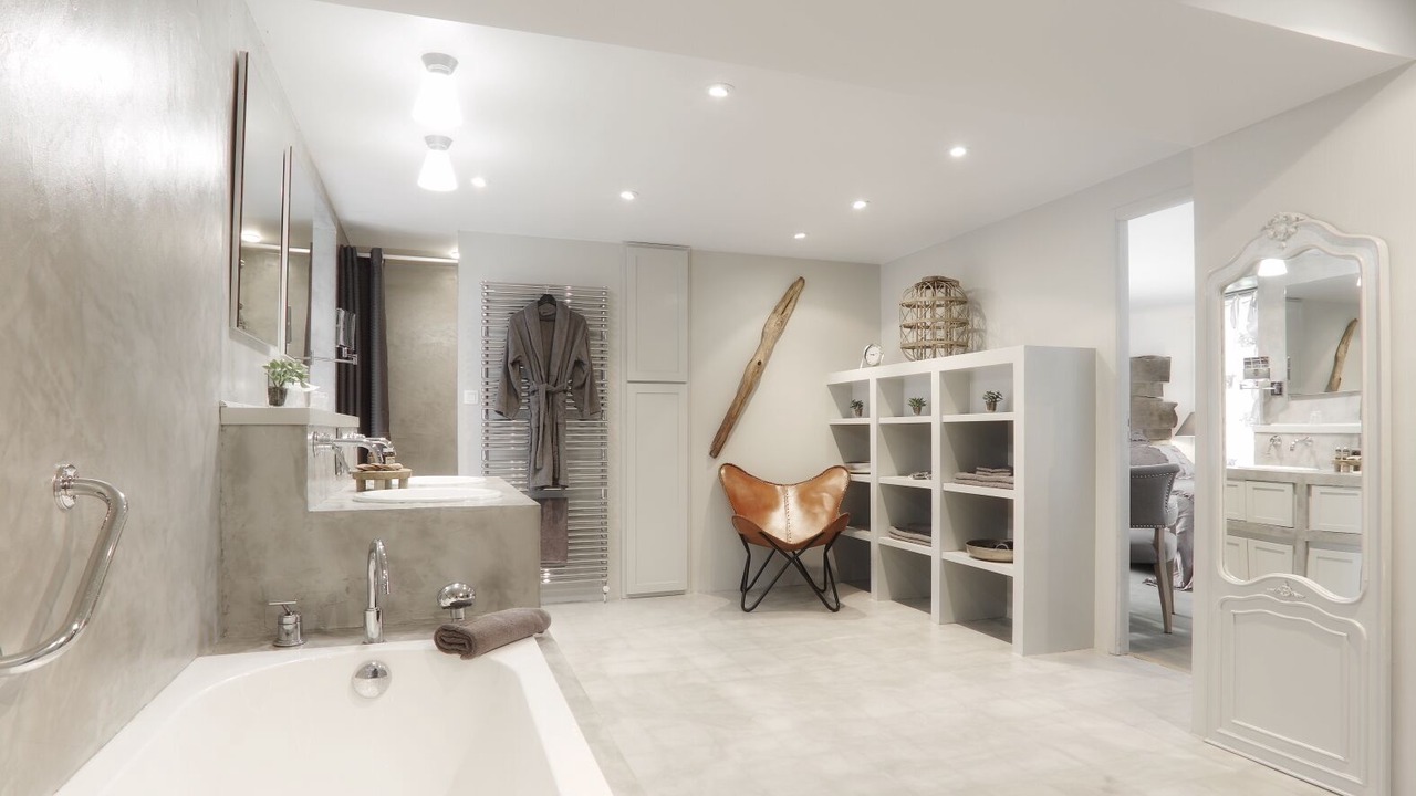 Photo of Bathroom in Saint-Martin-des-Combes