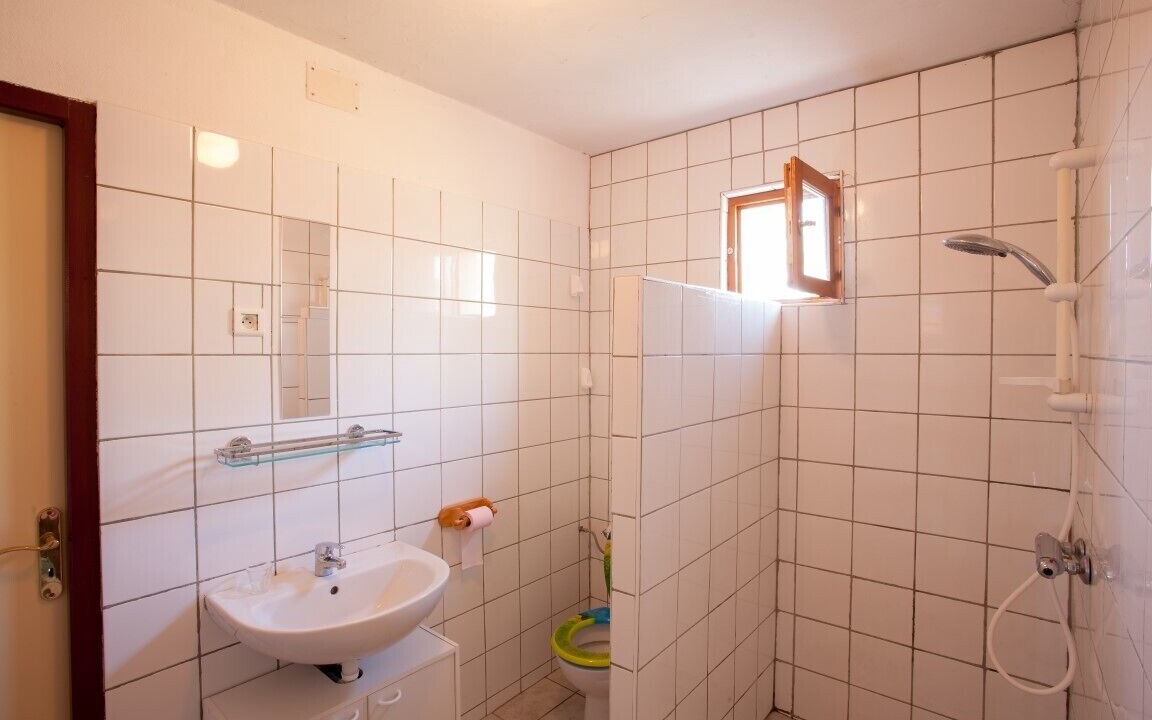 Photo of Bathroom in Saint-Aubin-de-Nabirat