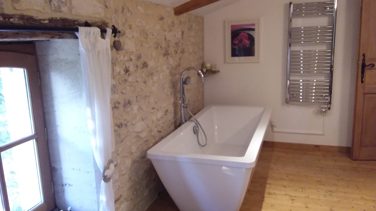 Photo of Bathroom in Expiremont