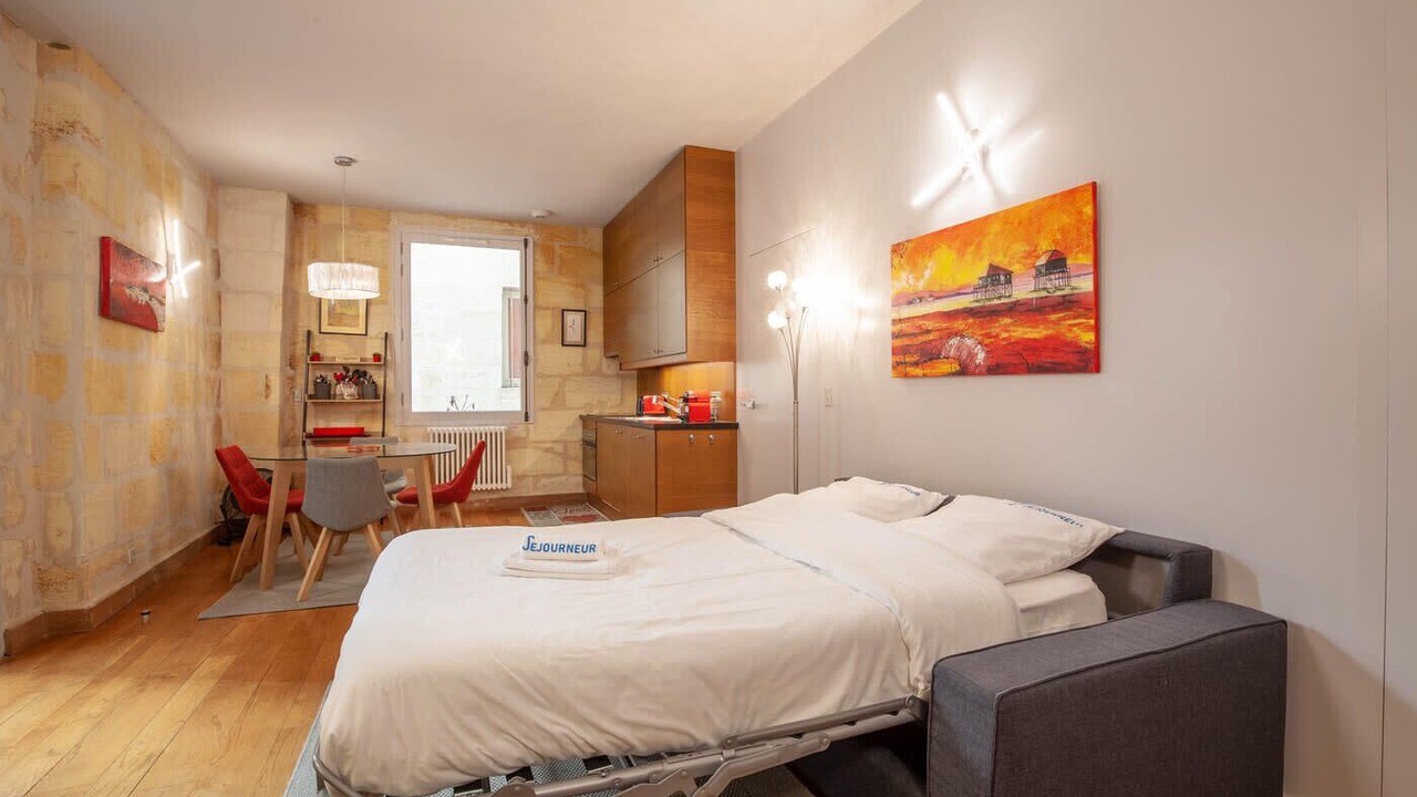 Photo of Bedroom in Bordeaux City Centre