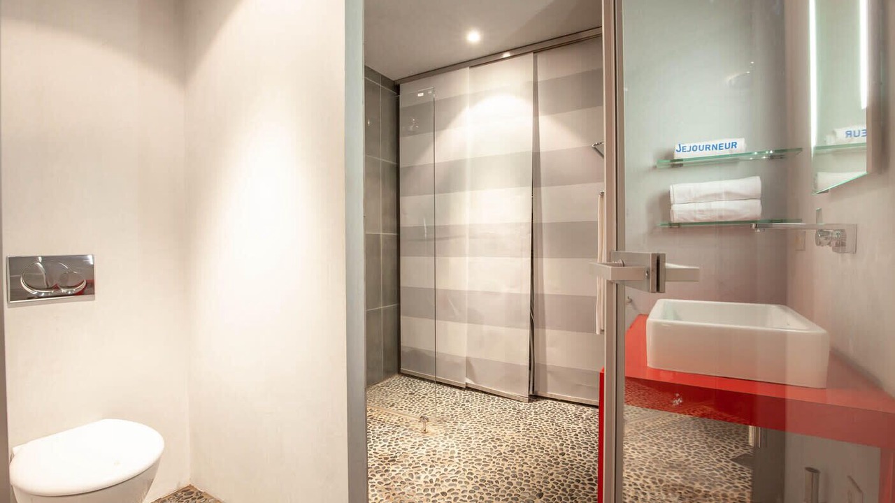 Photo of Bathroom in Bordeaux City Centre