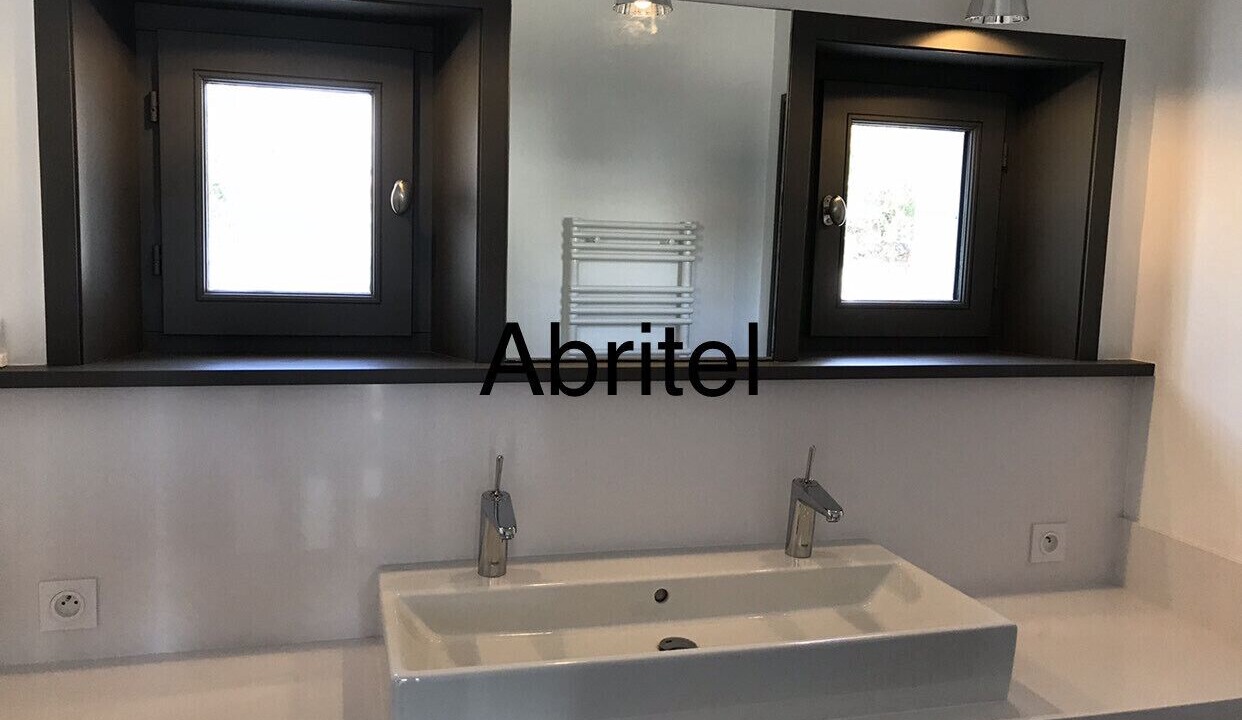 Photo of Bathroom in Le Bois-Plage-en-Re