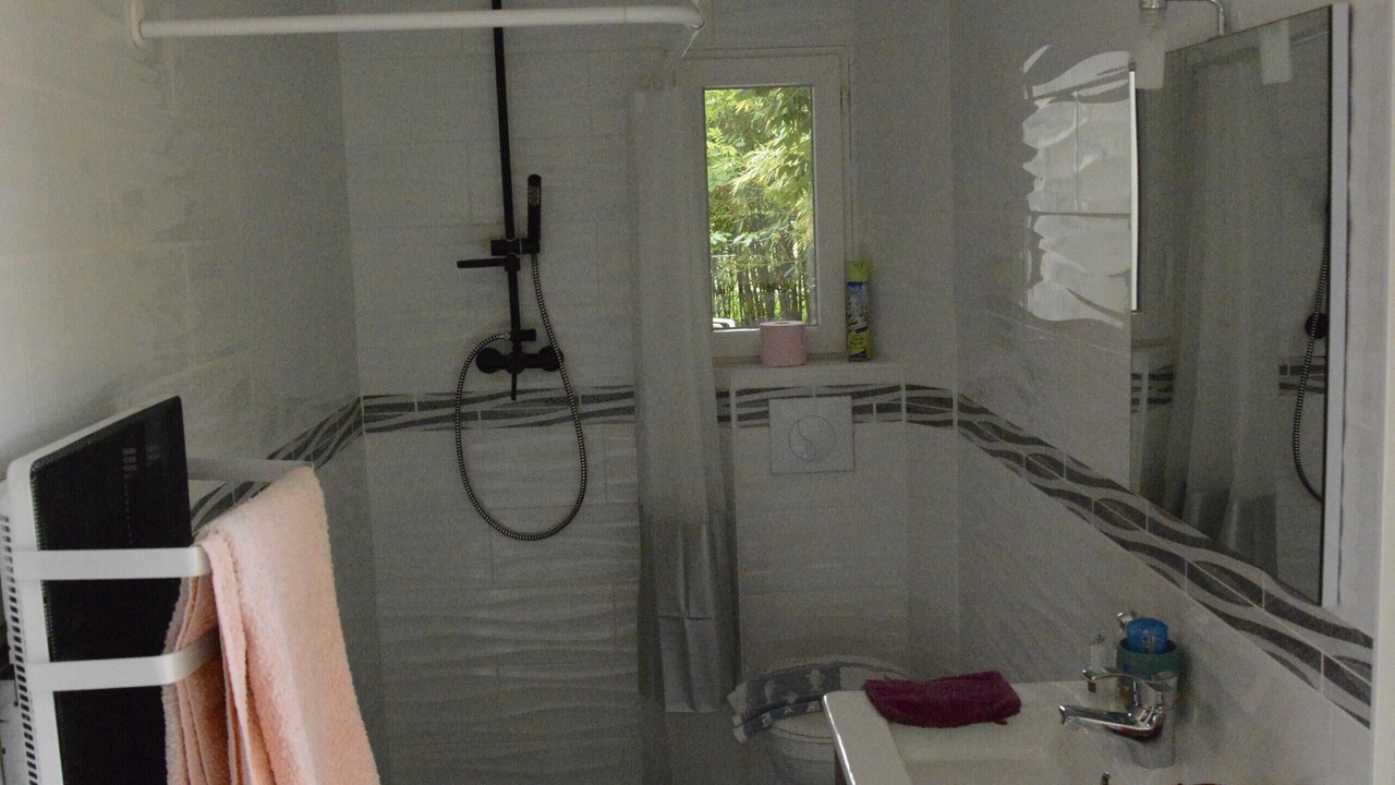 Photo of Bathroom in Ambares-et-Lagrave