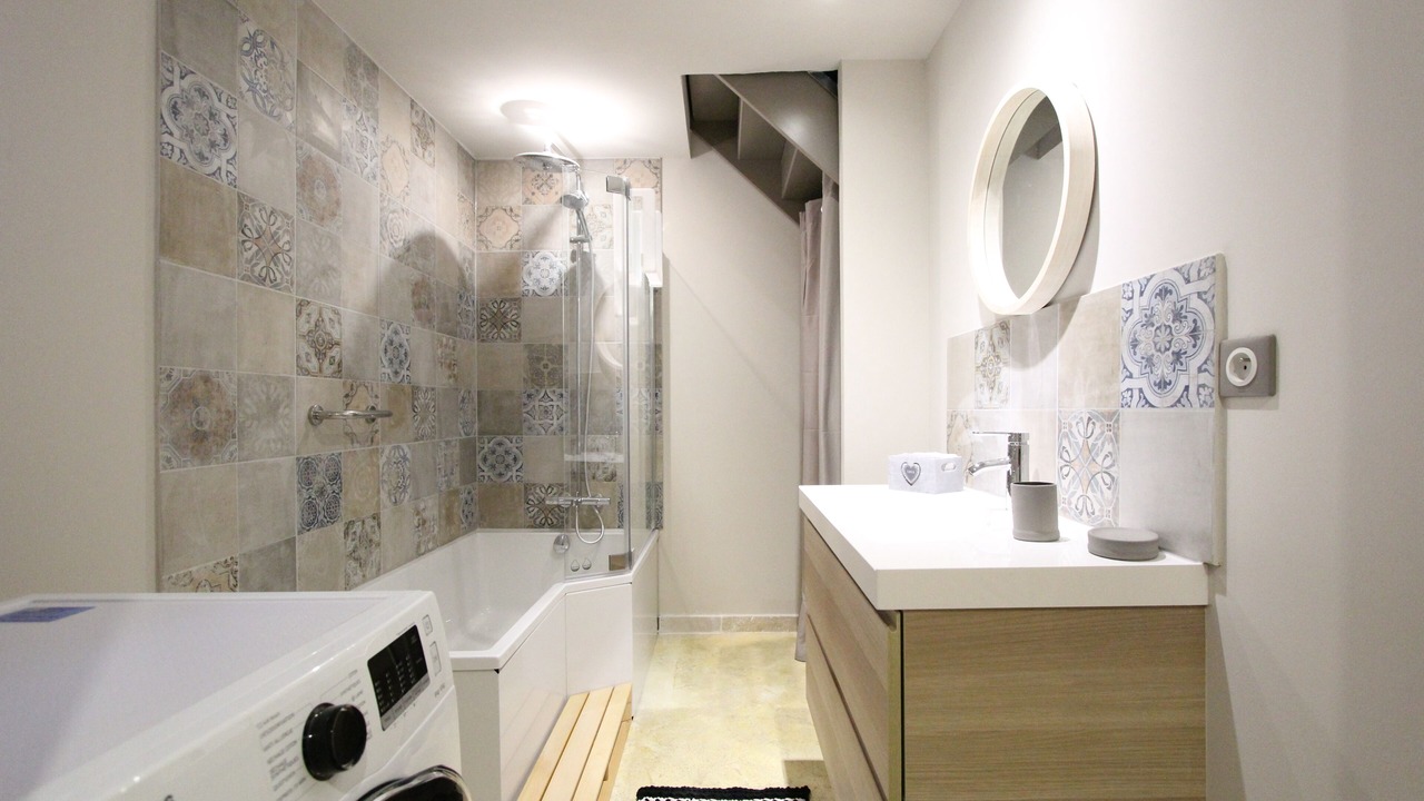 Photo of Bathroom in Beaumes-de-Venise