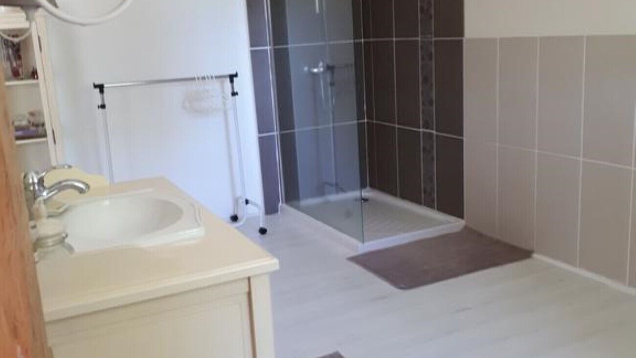 Photo of Bathroom in Saint-Martin-de-Fressengeas