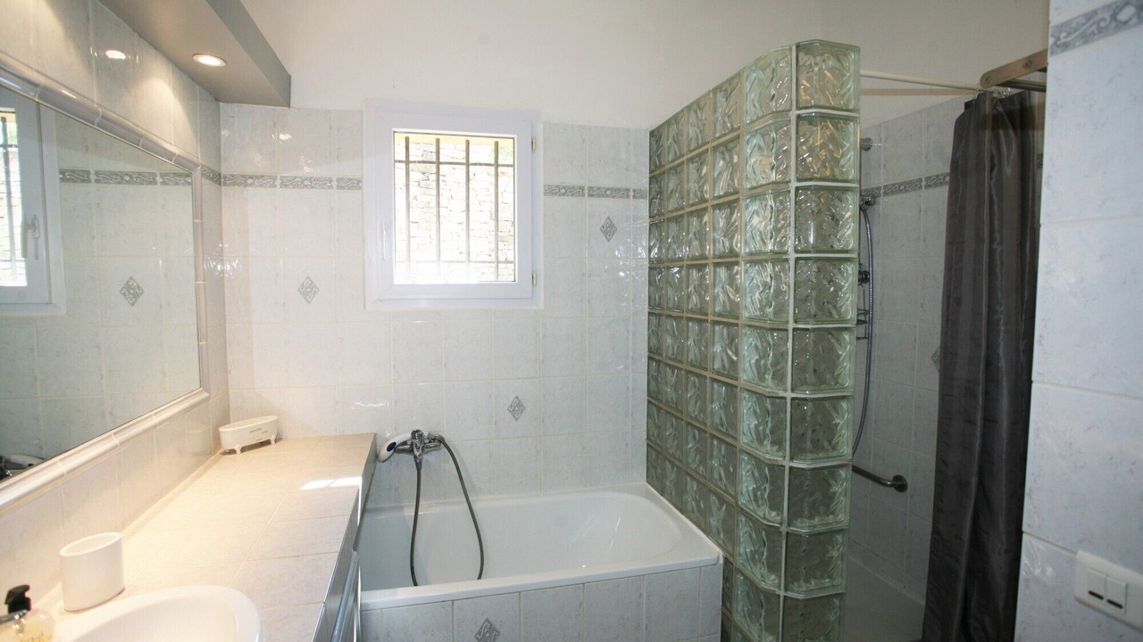 Photo of Bathroom in Murs