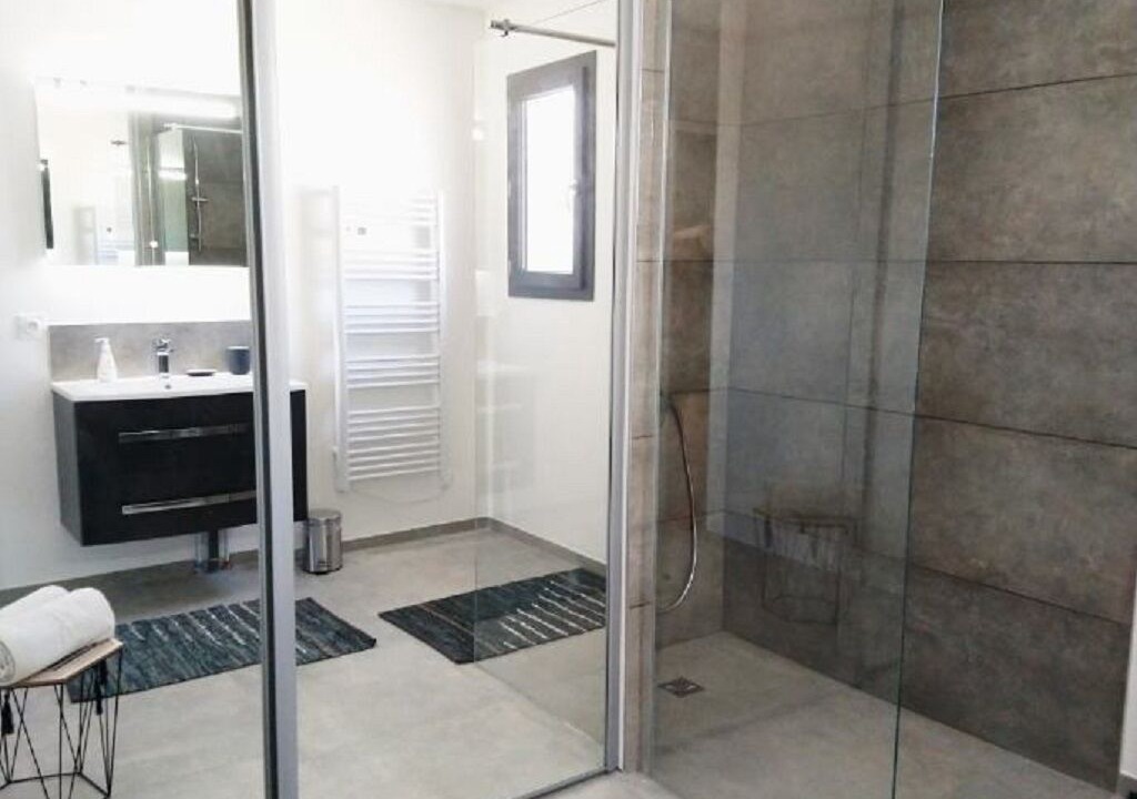 Photo of Bathroom in Saint-Martin-de-Crau