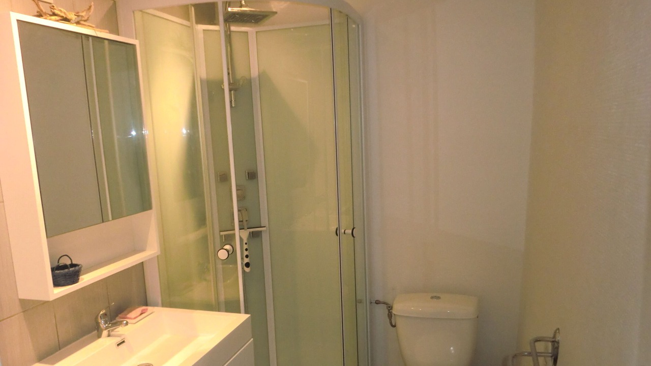 Photo of Bathroom in Domino