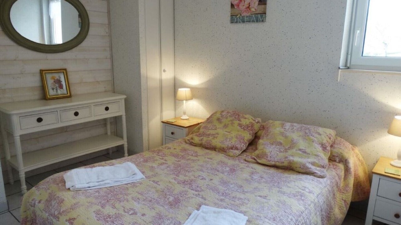 Photo of Bedroom in Lisle