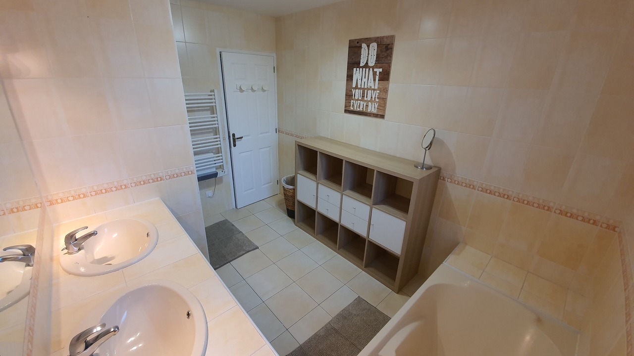 Photo of Bathroom in Tosse