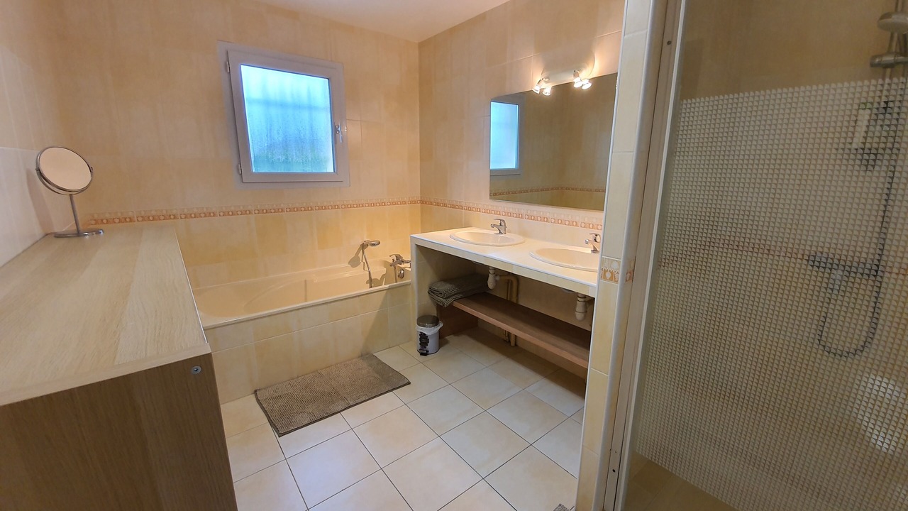 Photo of Bathroom in Tosse