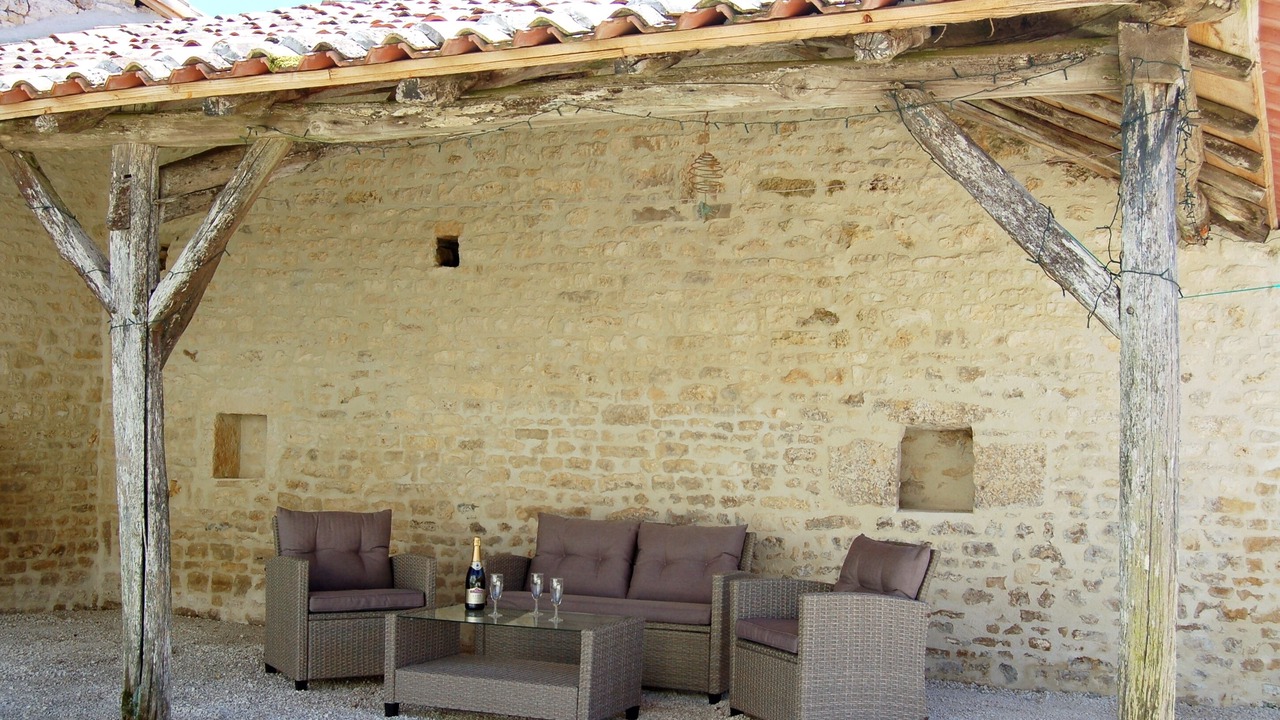 Photo of Patio Balcony in La Foret-de-Tesse