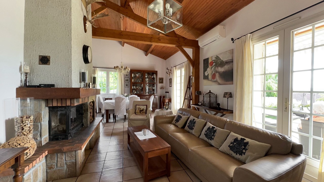 Photo of Livingroom in Douzillac