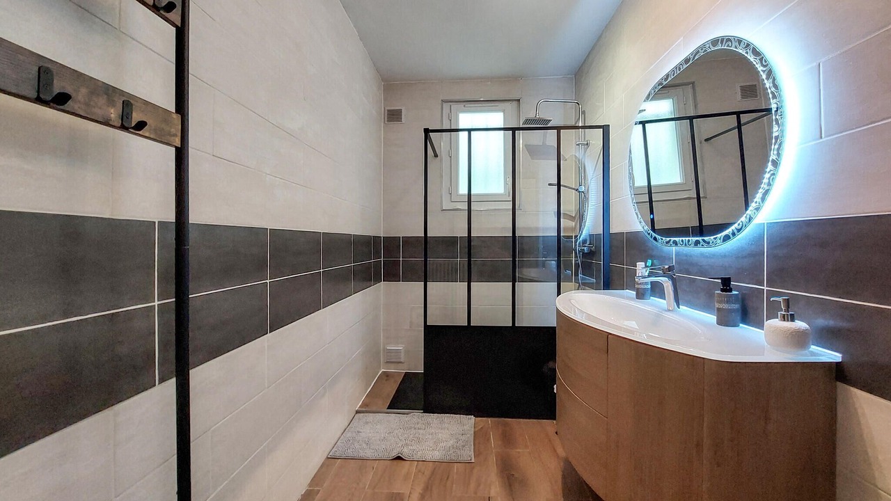 Photo of Bathroom in Confolens