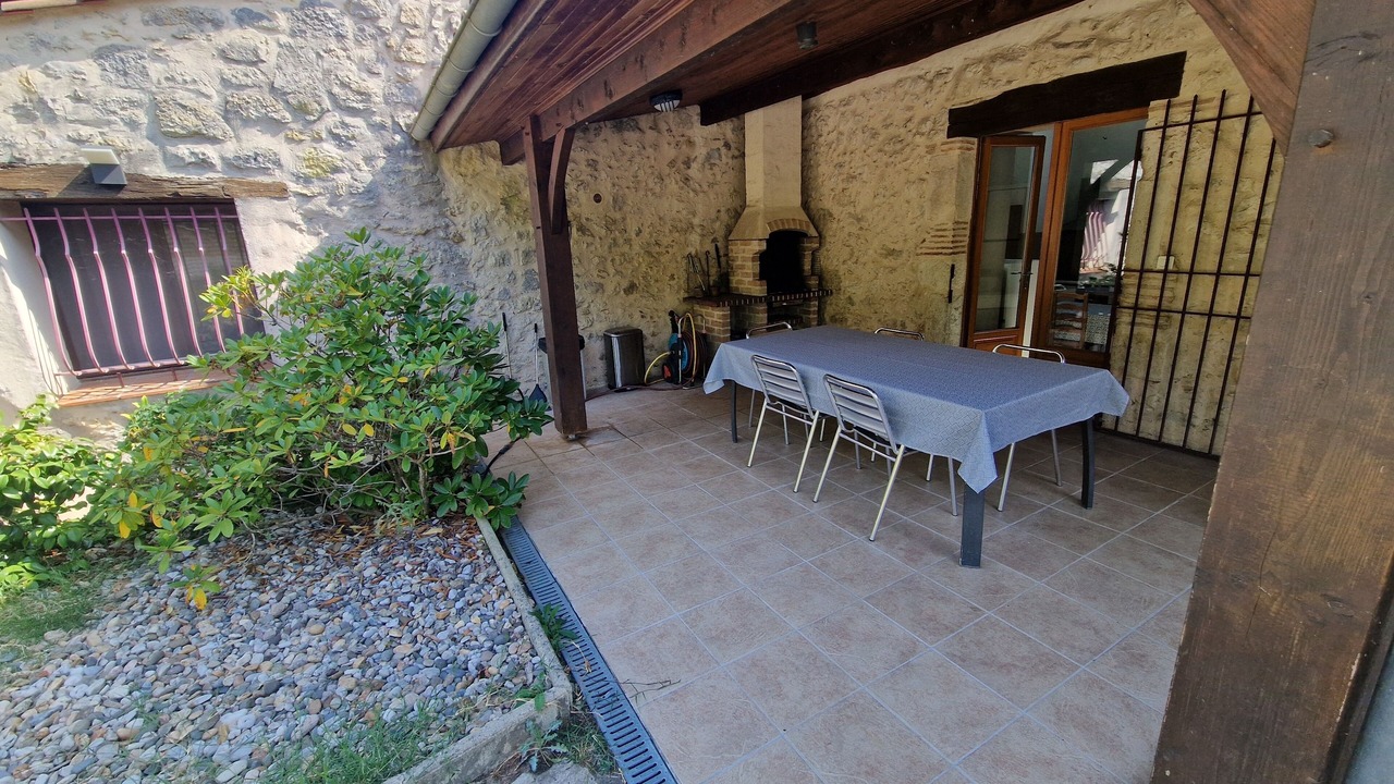 Photo of Outdoor in Ambrus