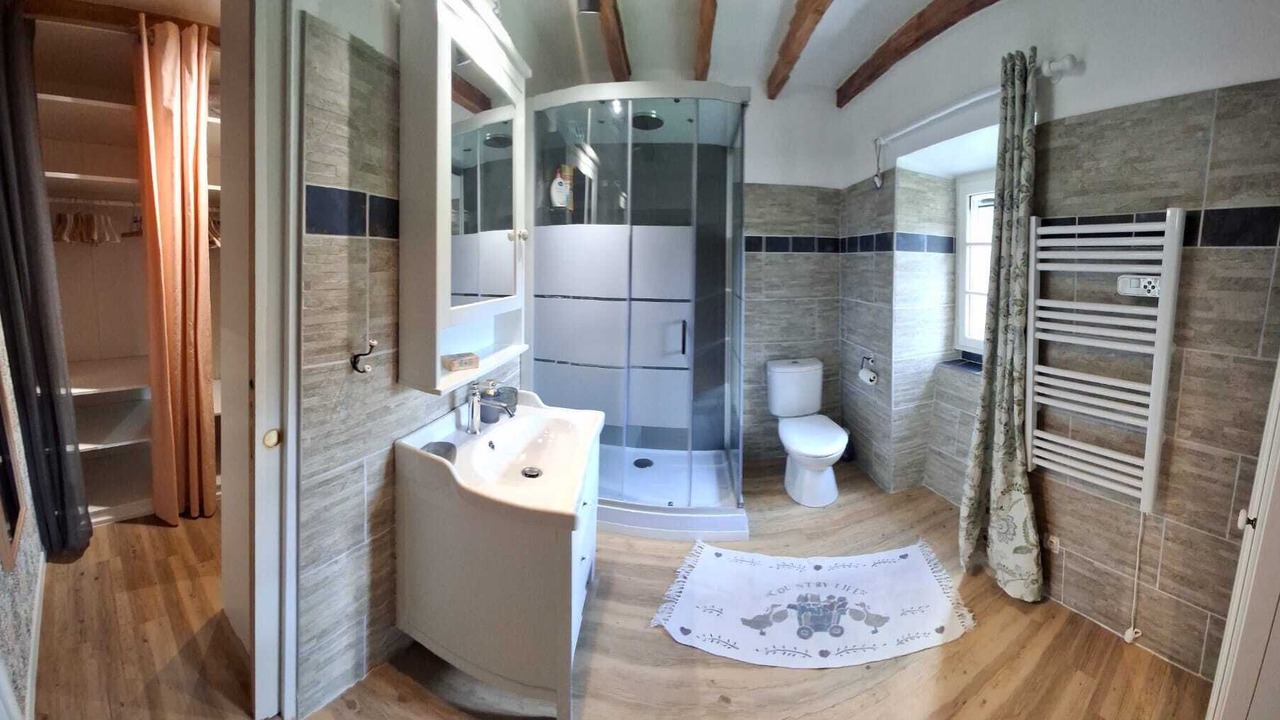 Photo of Bathroom in Hosta