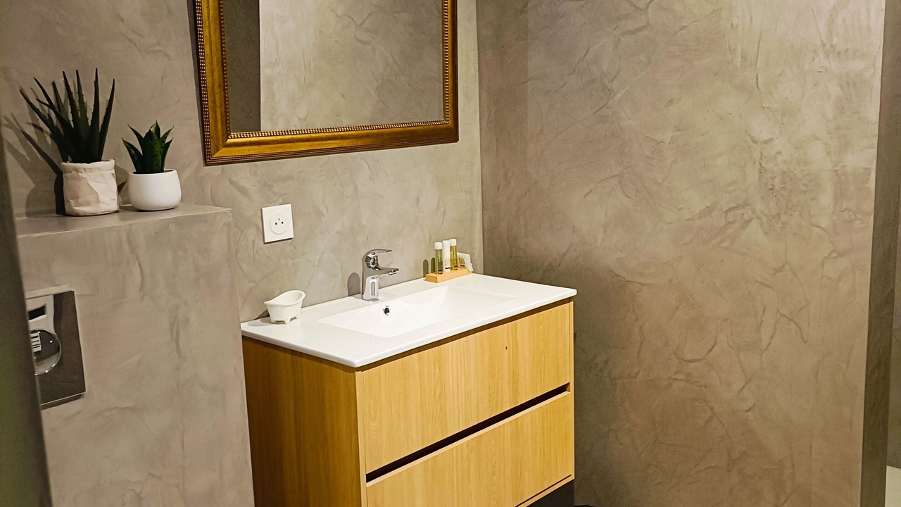 Photo of Bathroom in La Peruse