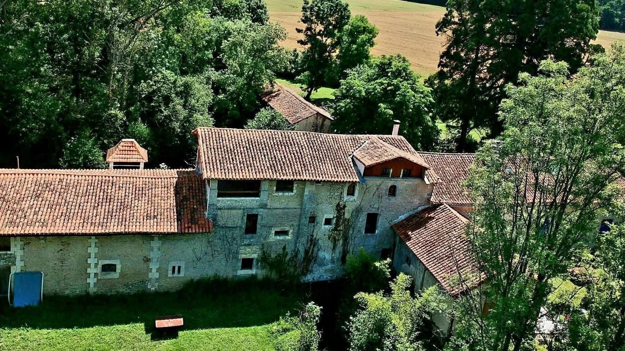 Photo of Outdoor in Champagne-et-Fontaine