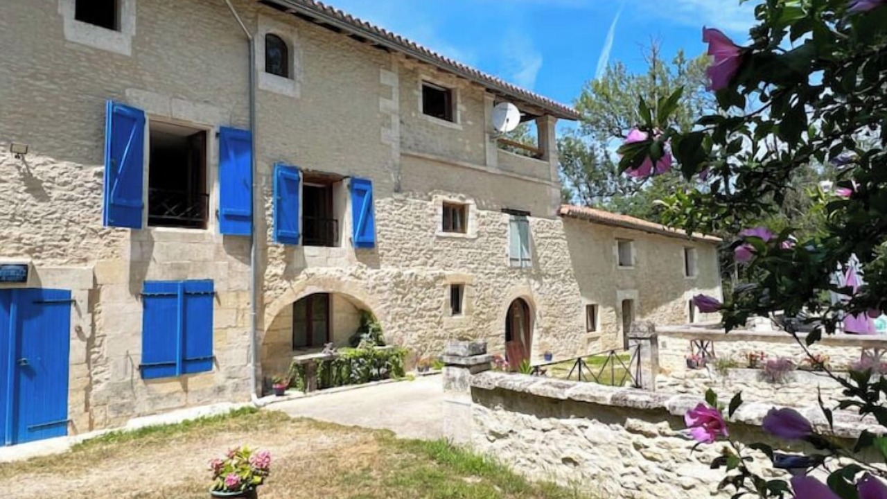 Photo of Outdoor in Champagne-et-Fontaine