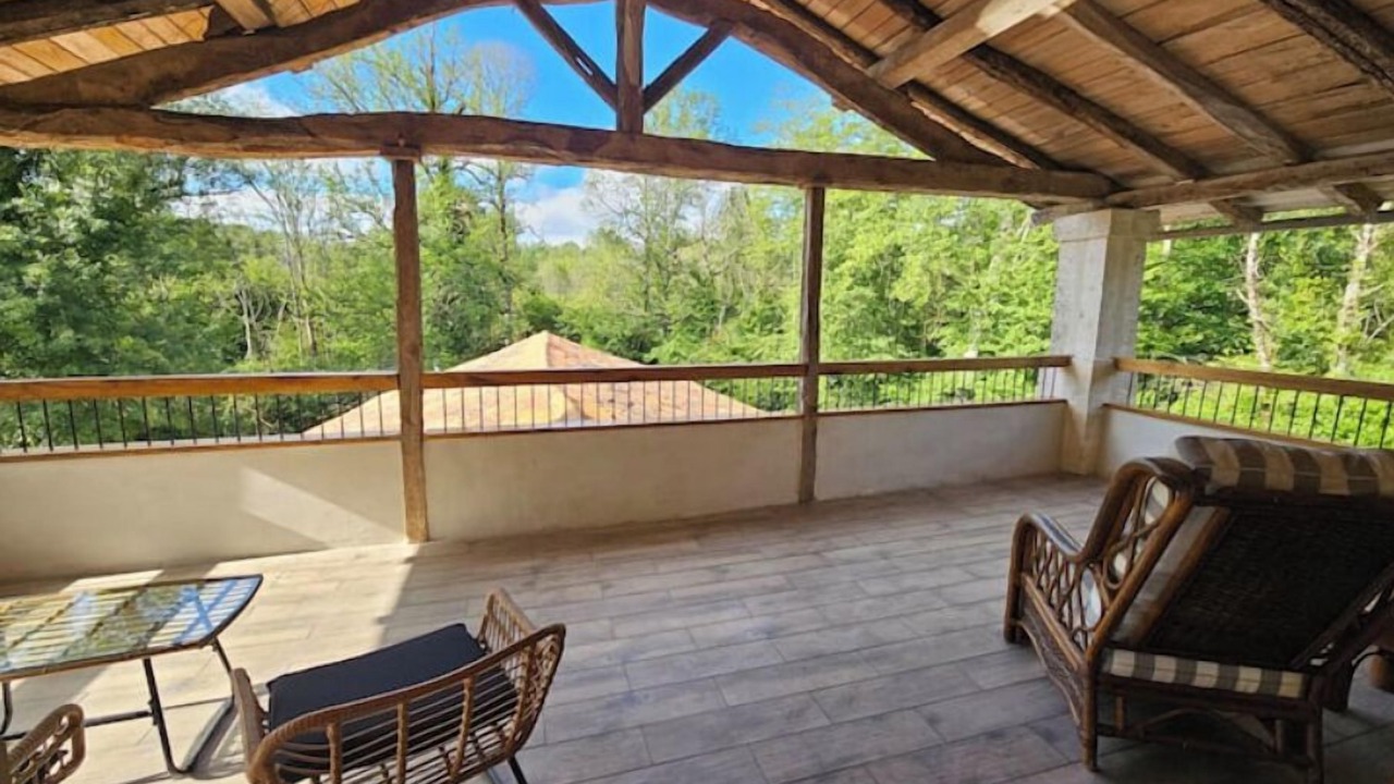 Photo of Patio Balcony in Champagne-et-Fontaine