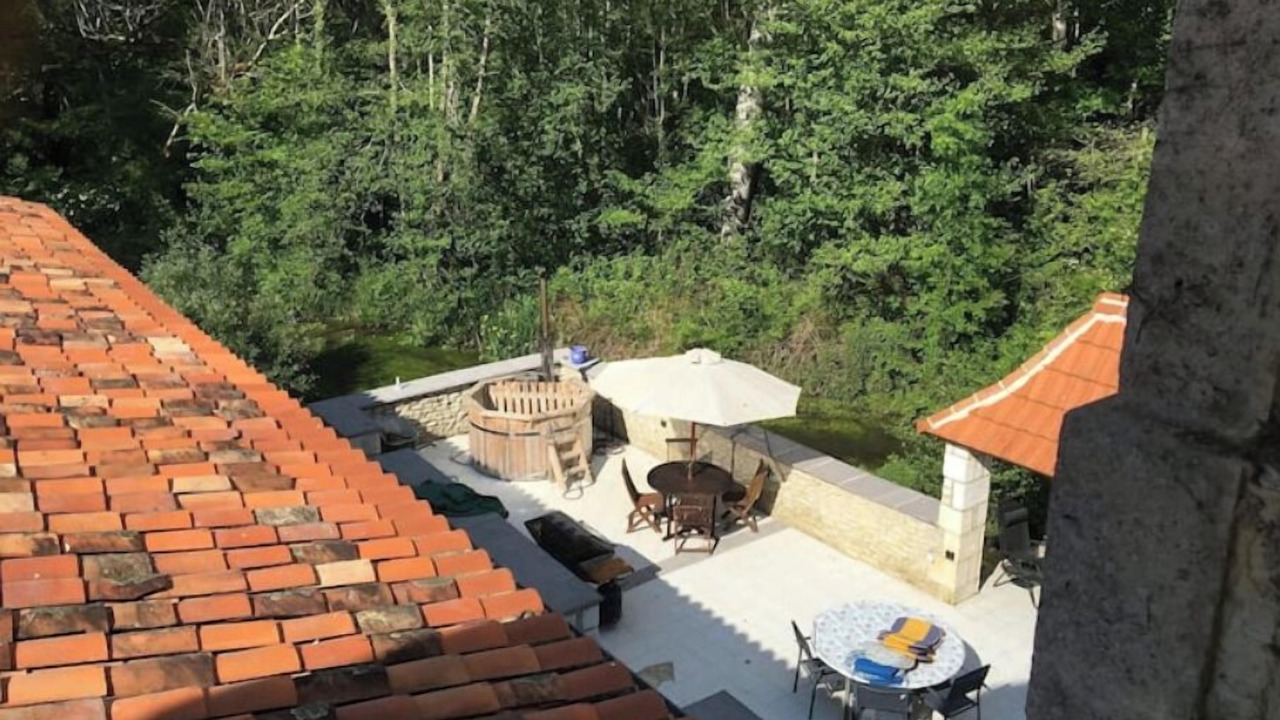 Photo of Outdoor in Champagne-et-Fontaine