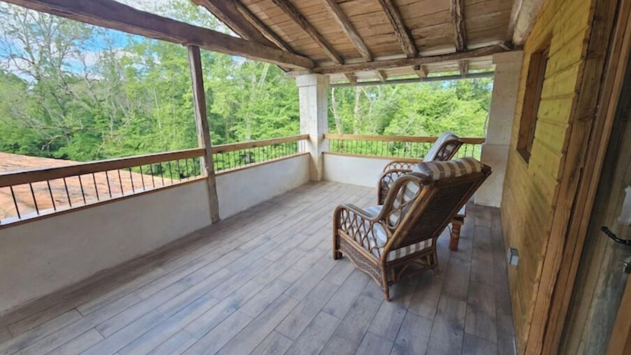 Photo of Patio Balcony in Champagne-et-Fontaine