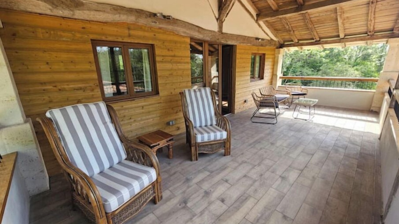 Photo of Patio Balcony in Champagne-et-Fontaine