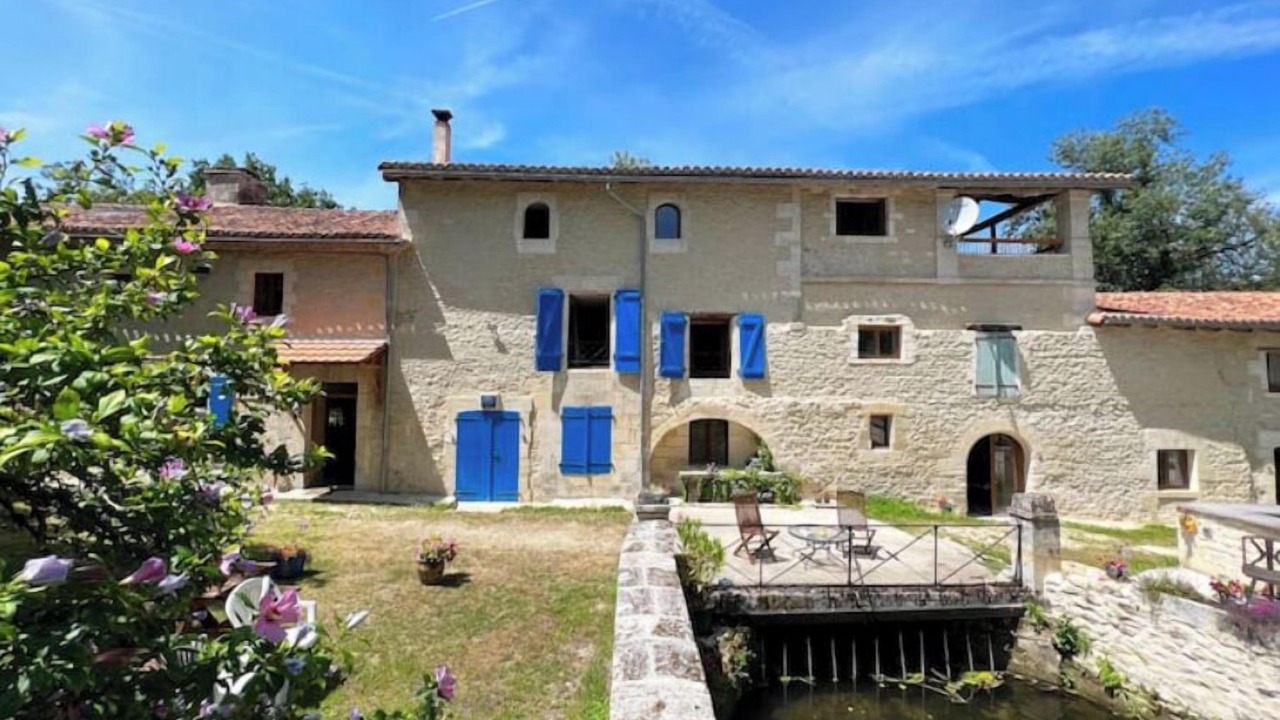 Photo of Outdoor in Champagne-et-Fontaine