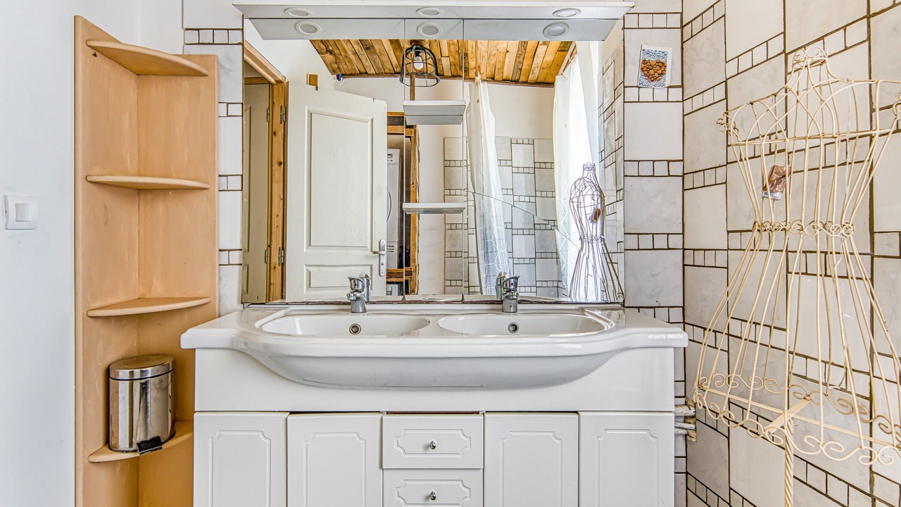 Photo of Bathroom in Saint-Germain-dEsteuil