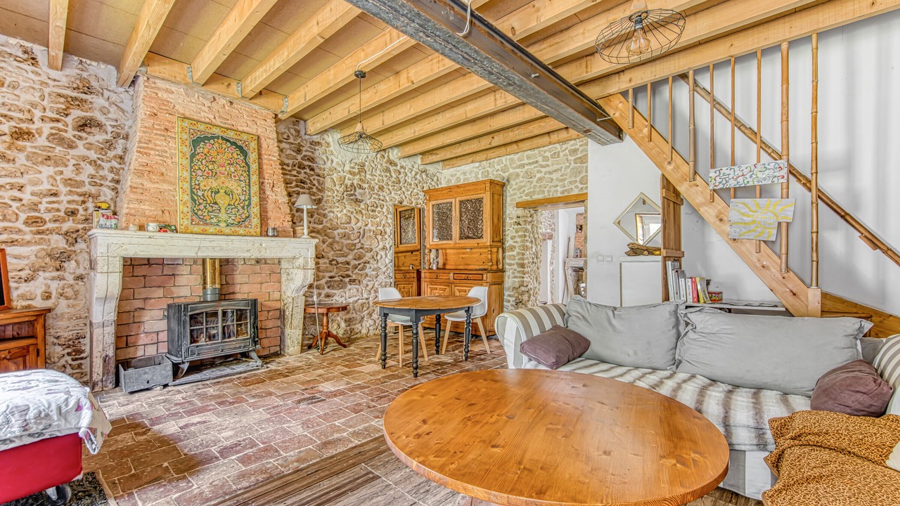 Photo of Livingroom in Saint-Germain-dEsteuil