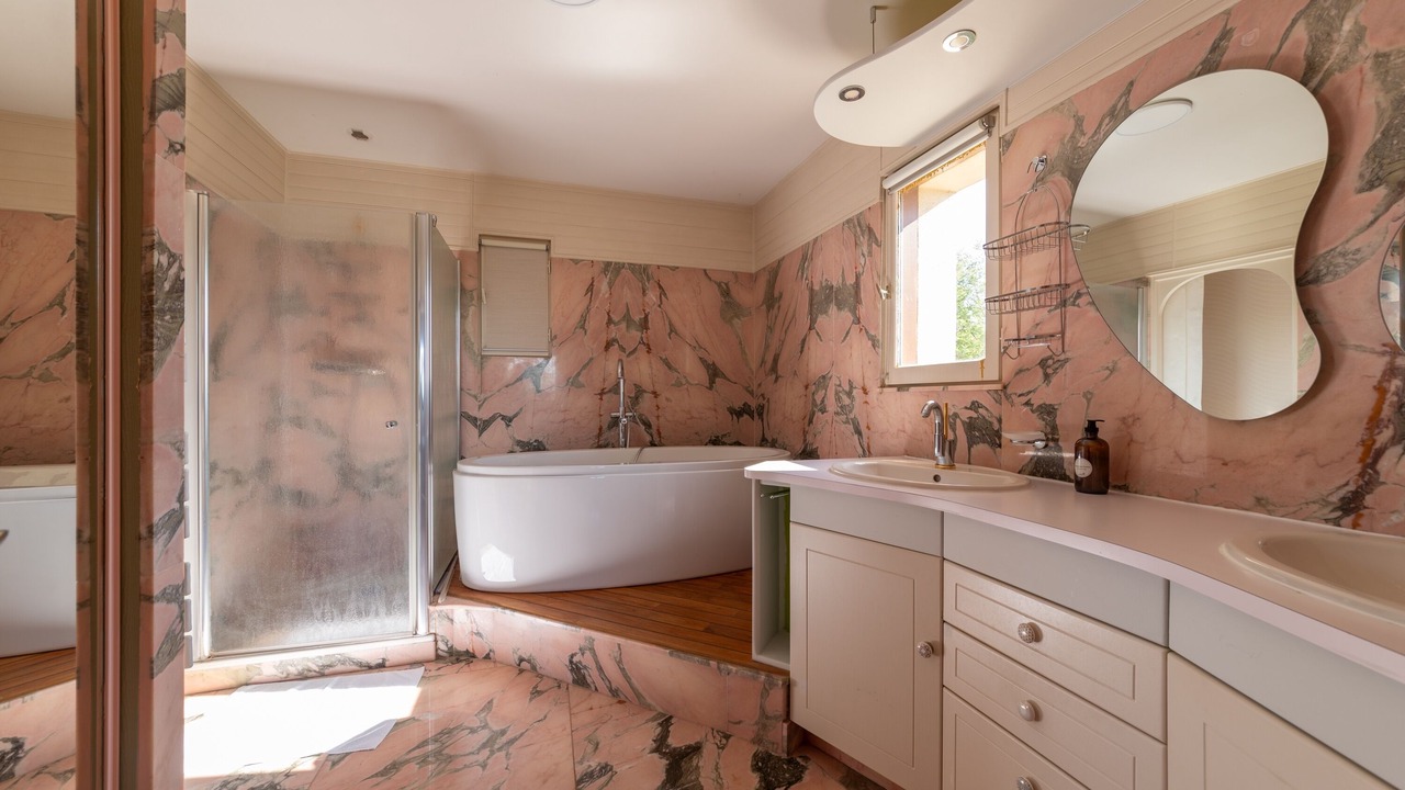 Photo of Bathroom in Tour Chabot Gavacherie