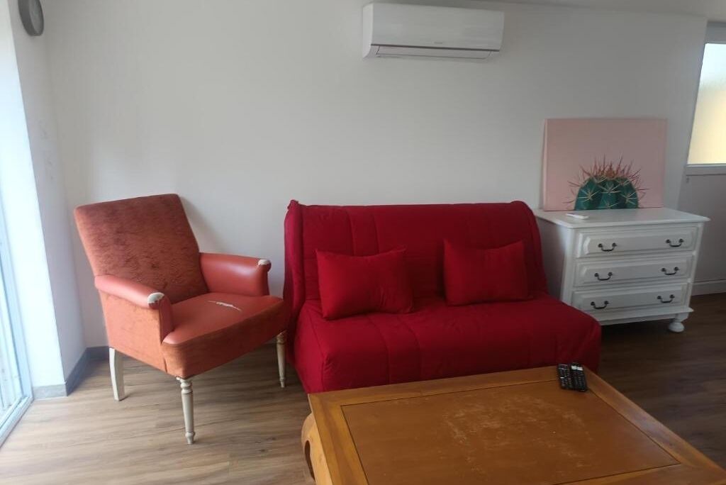 Photo of Livingroom in Carbon-Blanc