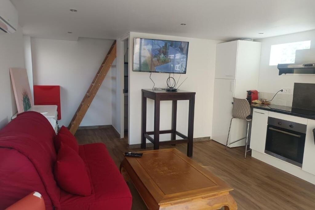Photo of Livingroom in Carbon-Blanc