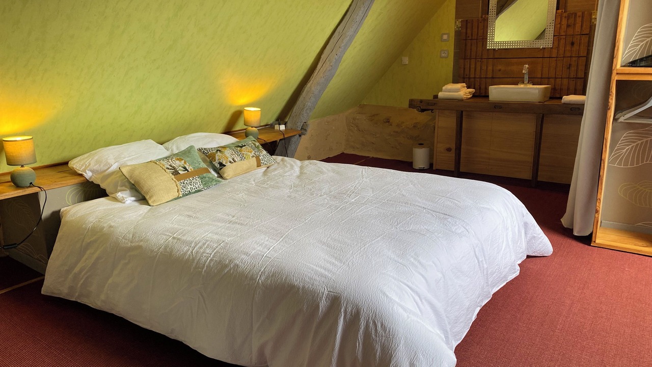 Photo of Bedroom in Saint-Avit-de-Vialard