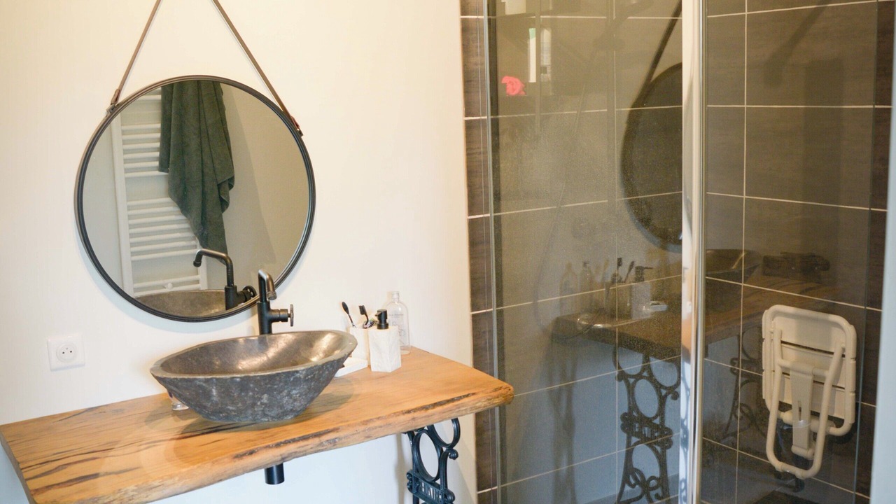 Photo of Bathroom in Thurageau