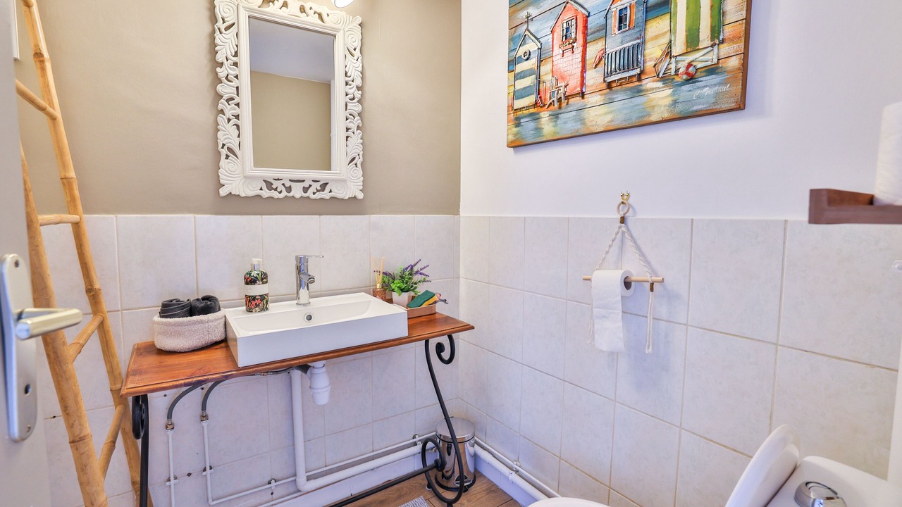 Photo of Bathroom in Cognac