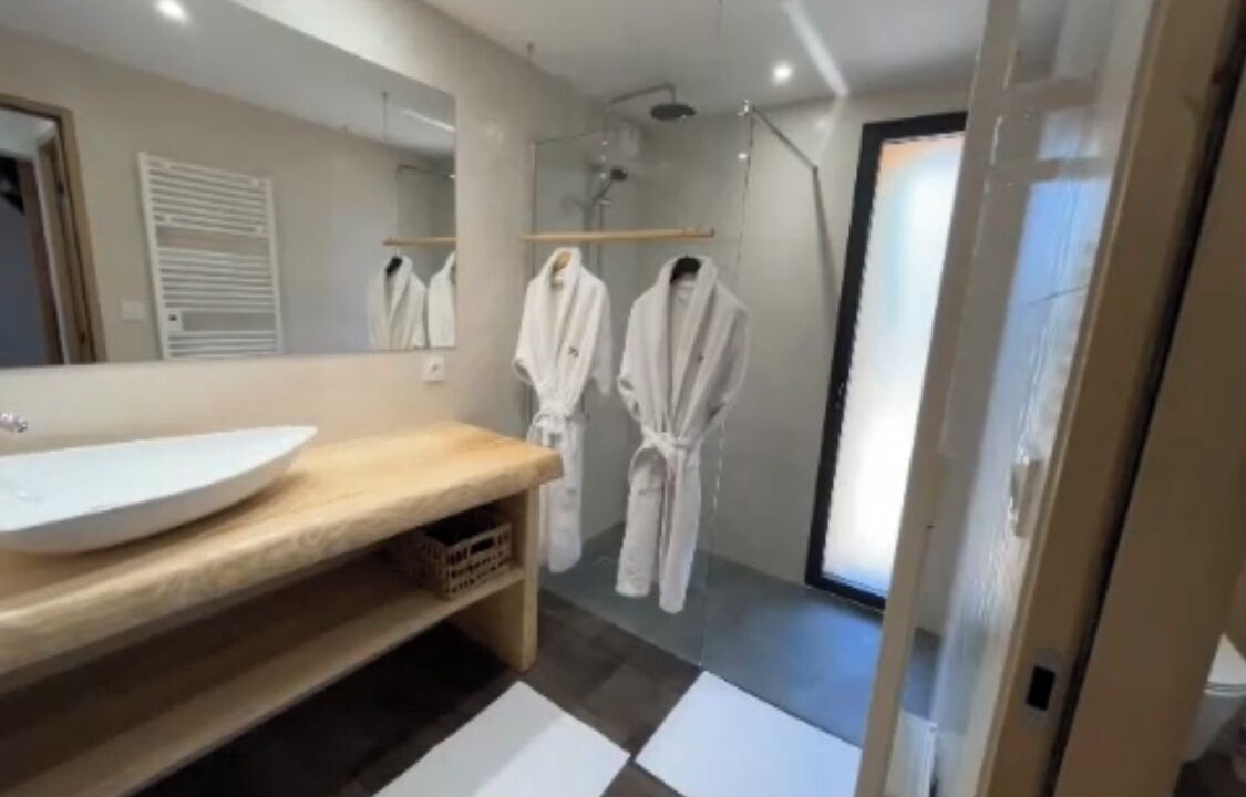 Photo of Bathroom in Monbazillac
