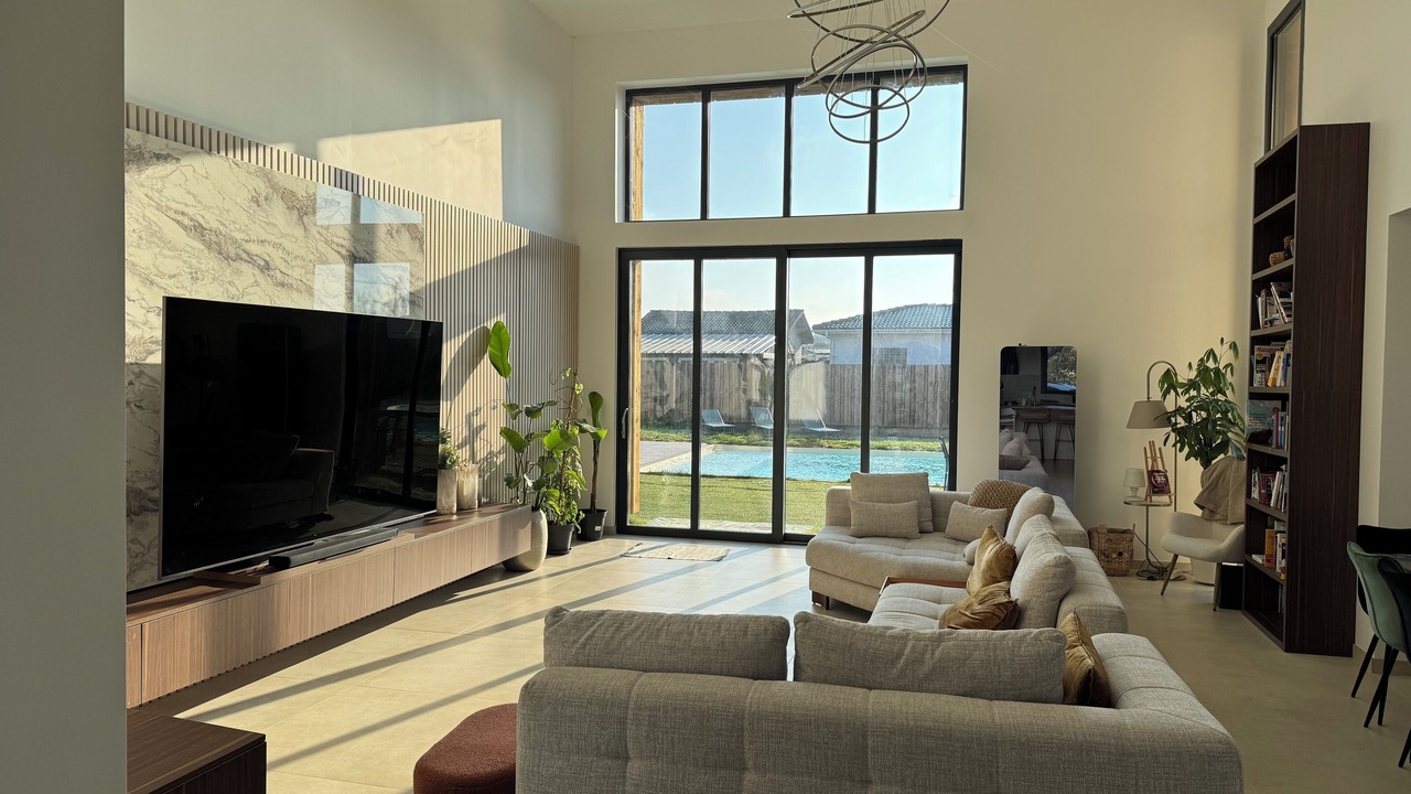 Photo of Livingroom in Ambares-et-Lagrave