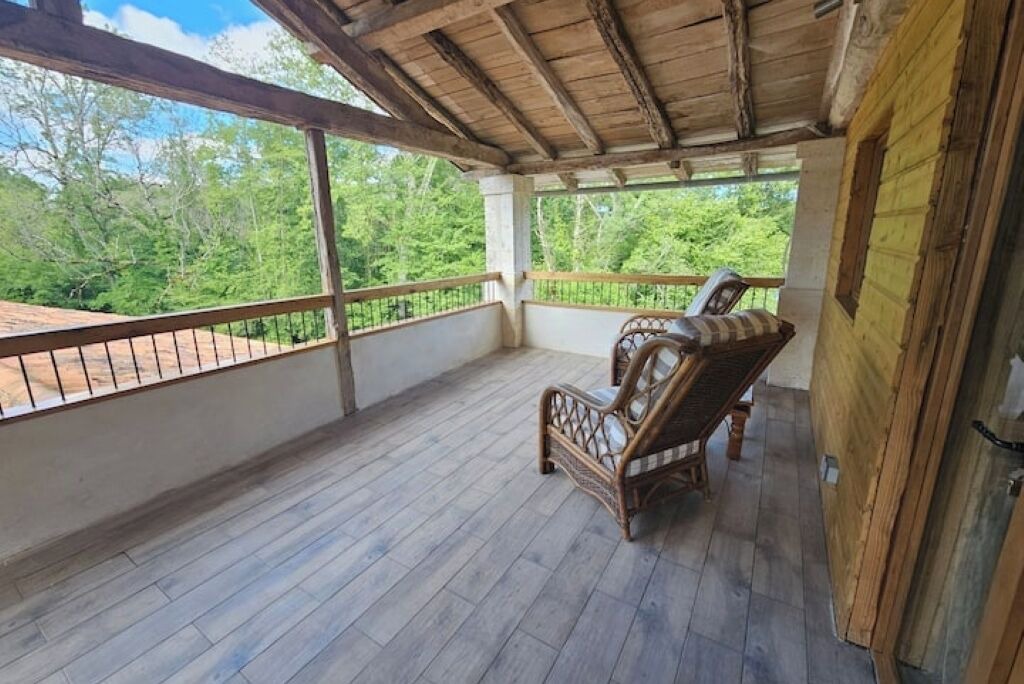 Photo of Patio Balcony in Champagne-et-Fontaine