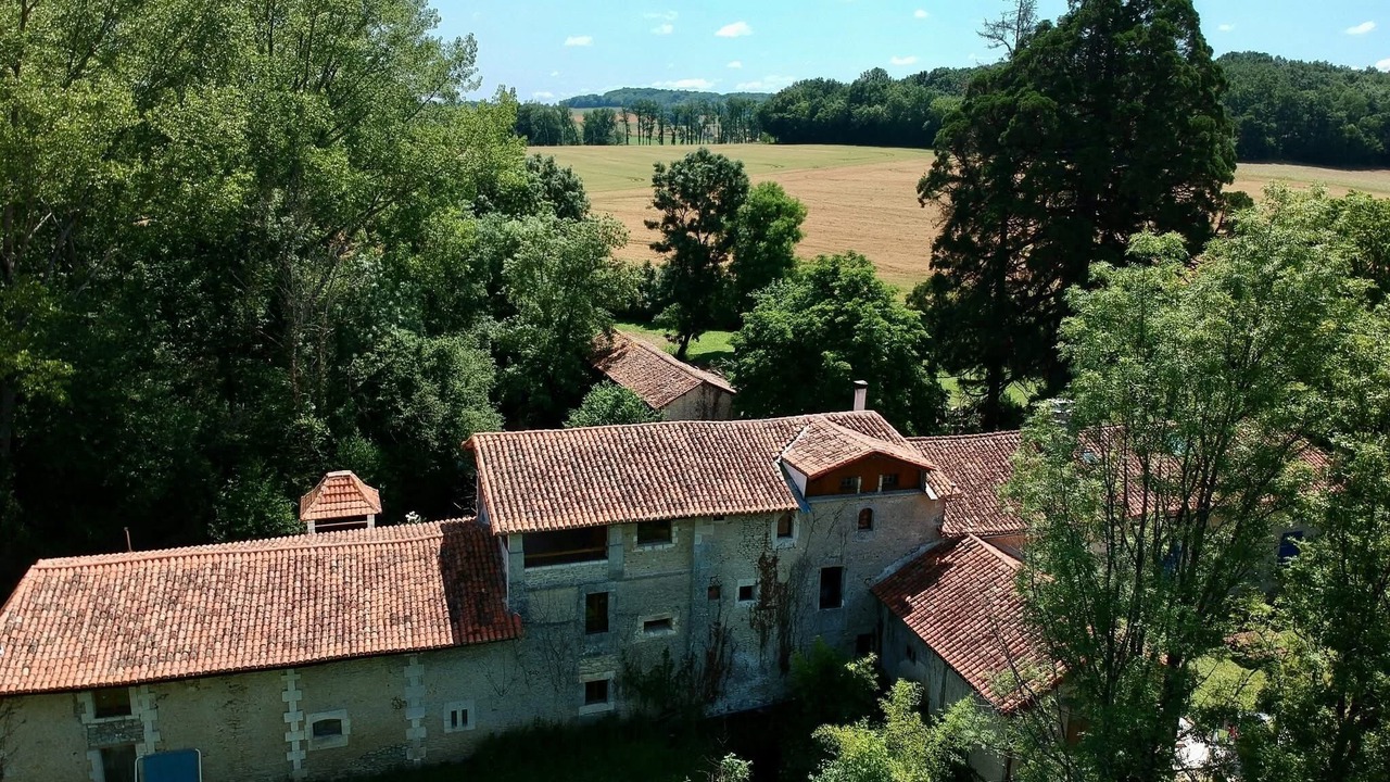 Photo of Outdoor in Champagne-et-Fontaine