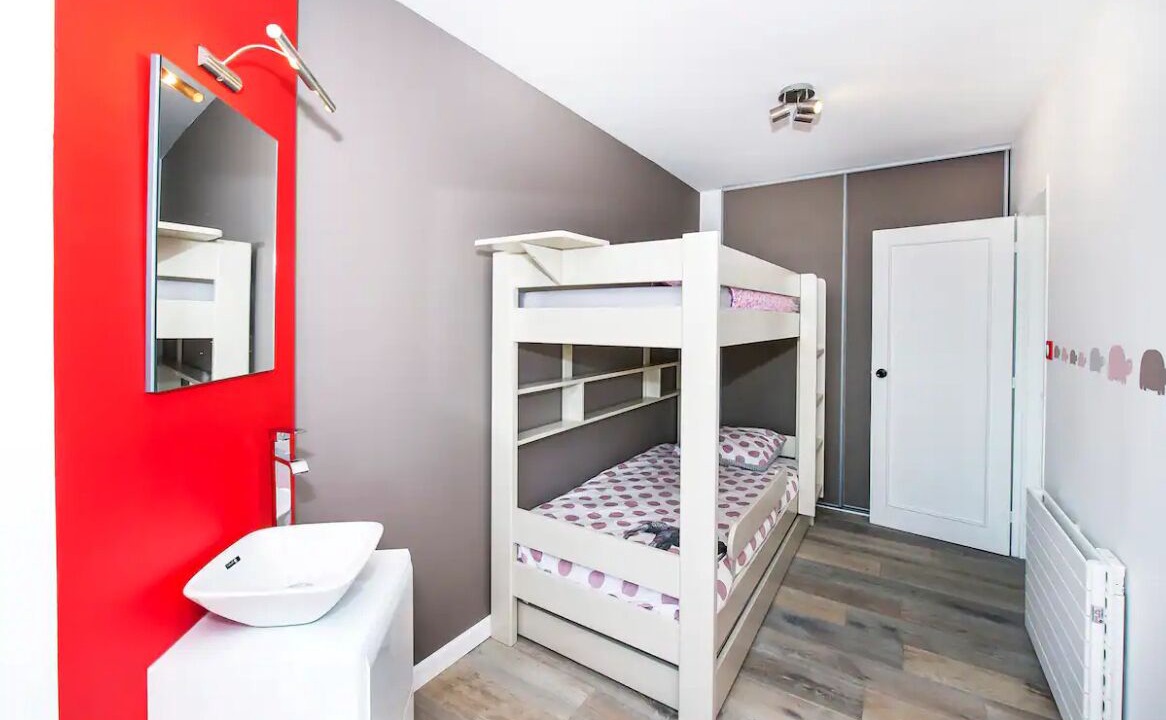 Photo of Bedroom in Saint Genes