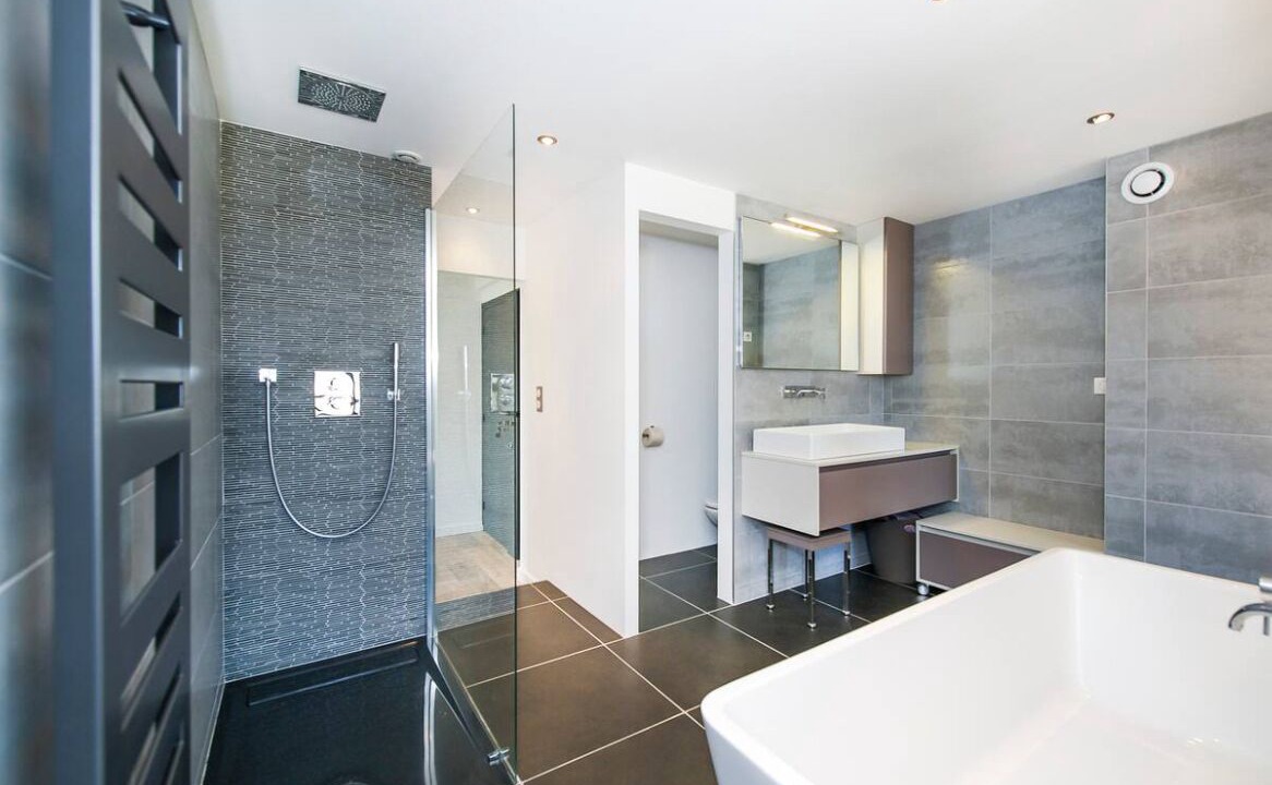 Photo of Bathroom in Saint Genes