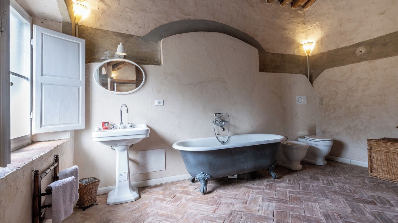 Photo of Bathroom in Calci